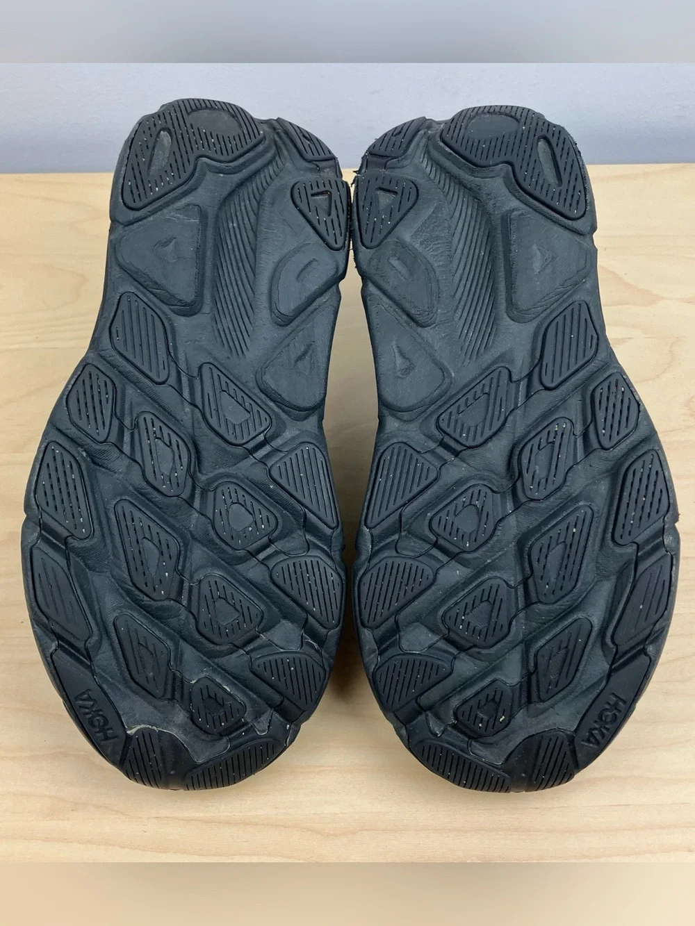 Hoka One One Women’s Size 8.0 B Clifton 9 Triple Black Athletic Running Shoes